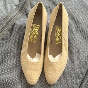 Salvatore Ferragamo Women's BEIGE  size 6.5